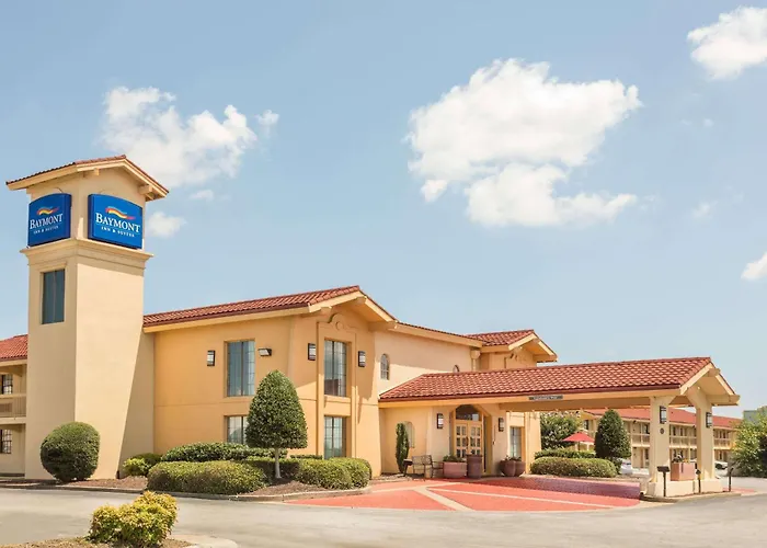 Hotels with a view Baymont By Wyndham Greenville Woodruff Rd